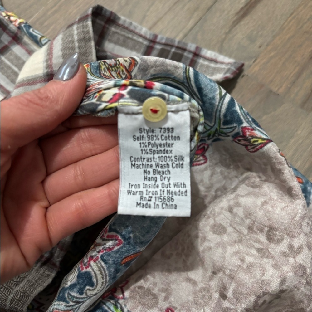 Johnny Was Workshop Silk Back Button Down Top. Size Small - Picture 8 of 8